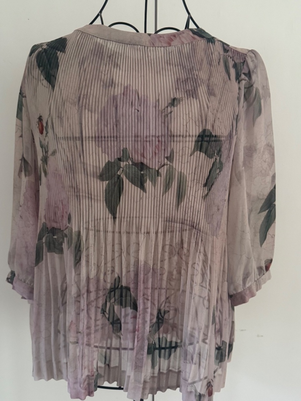Ted Baker Pleated Sheer Floral Violet 3/4 sleeve top Sz 1 - Picture 3 of 13